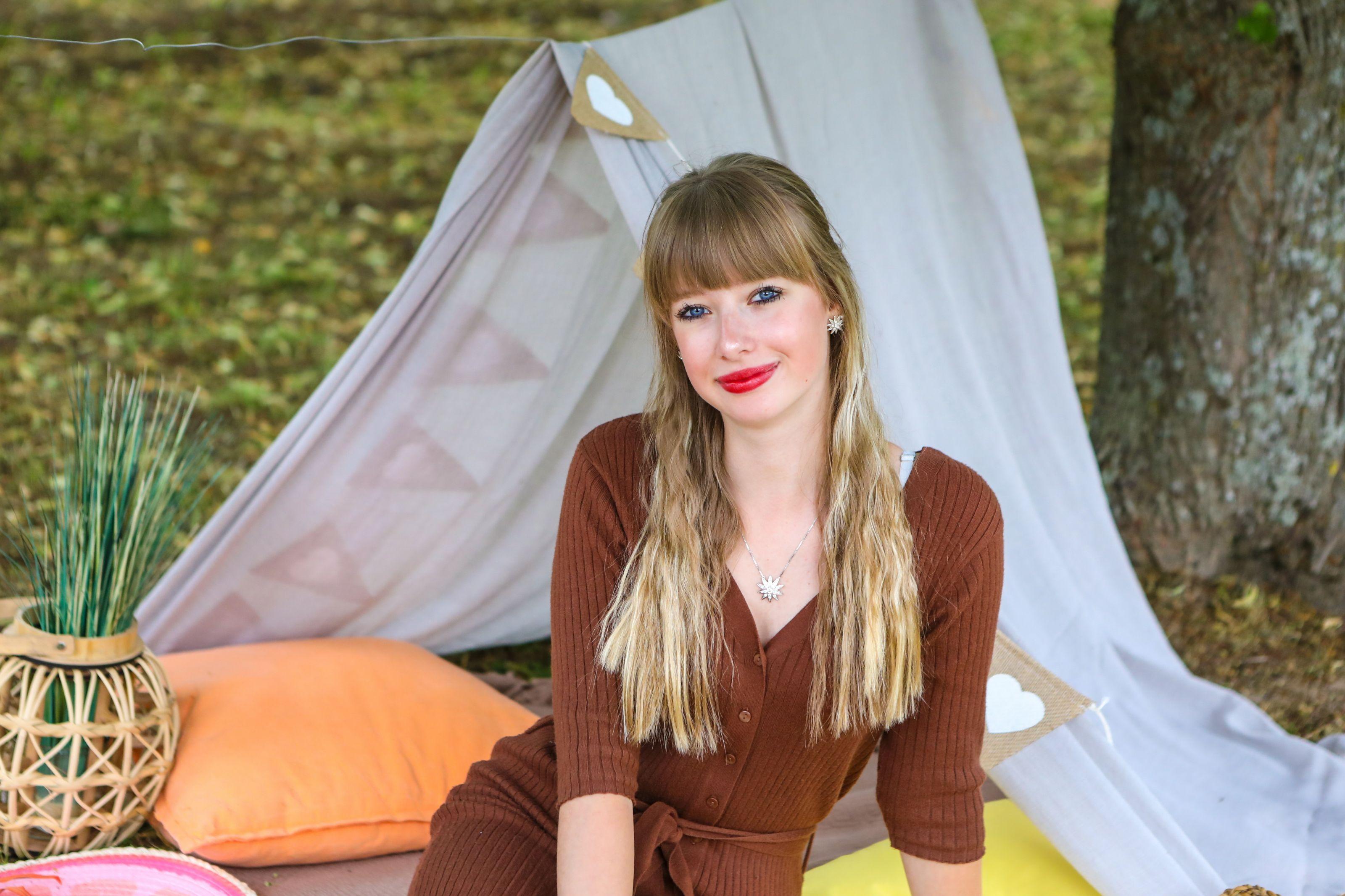 <h2>Laura Braun</h2>Auszubildende zu Erzieherin - 4 / 9